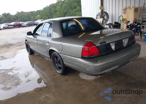 2003 Ford Crown Victoria Police z USA, uszkodzony, nr VIN 2FAFP71W53X101175